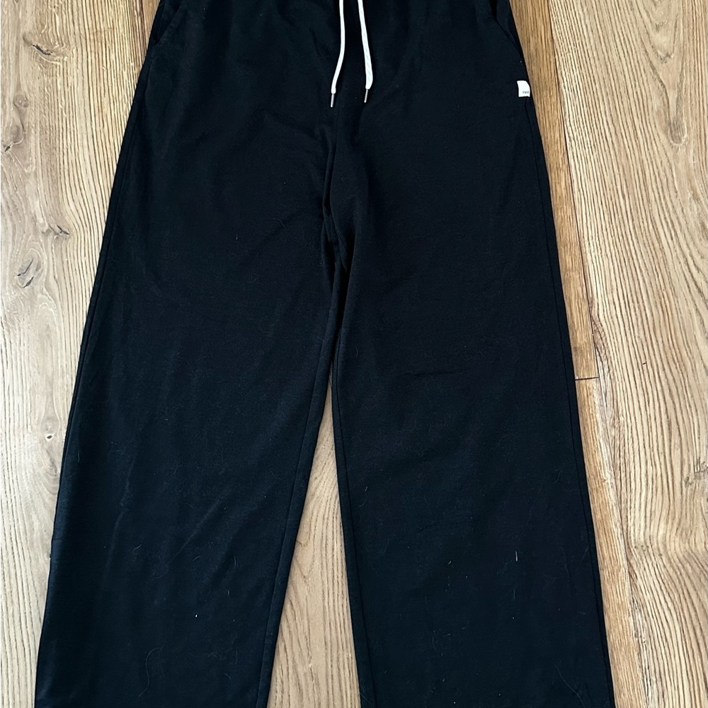 Vuori Medium Halo Essential Wideleg Pant-SHORT - Picture 2 of 5